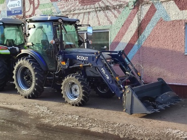 Трактор Scout TB-904C с погрузчиком и челюстным ковшом