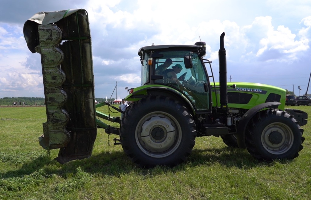 Трактор Zoomlion RS1304 +Косилка SaMASZ KDT-260.jpg