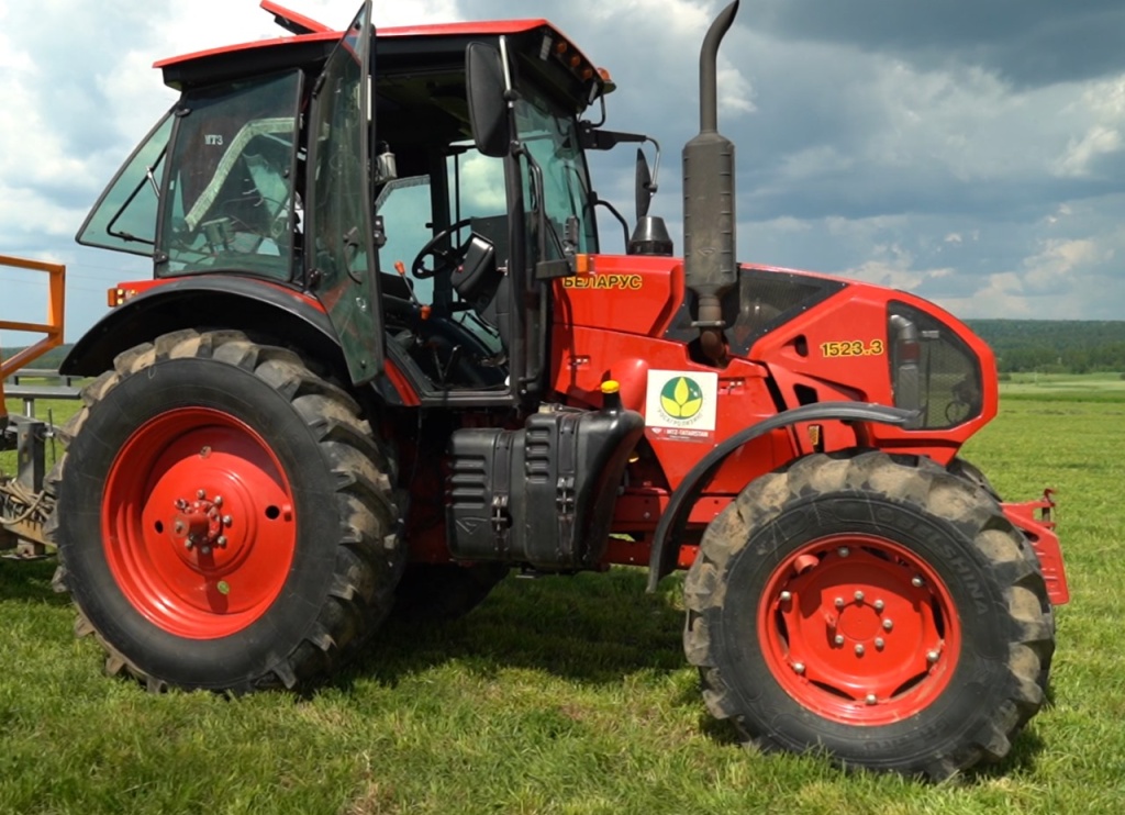 Трактор Беларус 1523.3.jpg